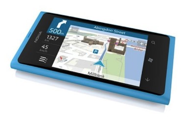 Nokia Lumia 800 vs iPhone 4