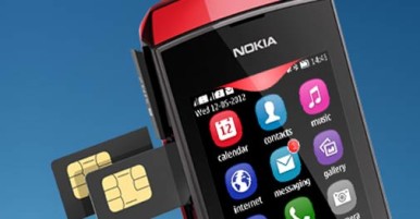 Nokia Asha 305 omogućava lako menjanje SIM kartica