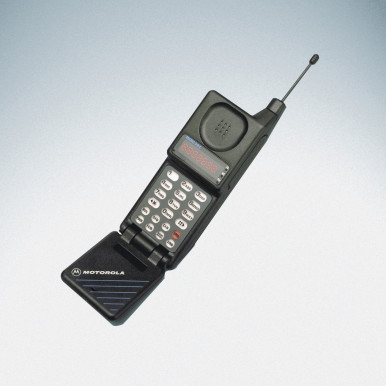 Prvi mobilni telefoni u Nemačkoj su koštali između 2.500 i 3.200 maraka!