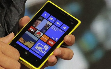 Lumia 920 je skladan telefon "većih" dimenzija