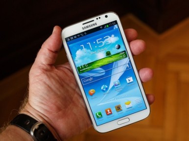 Samsung Galaxy N7100 Note 2 poseduje veliki Super AMOLED displej od 5.5 inch-a
