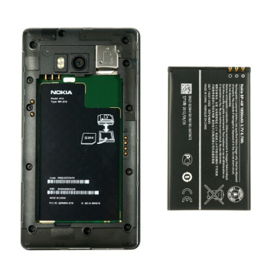 Nokia Lumia 810 i njena "bucmasta" baterija od 1800mAh