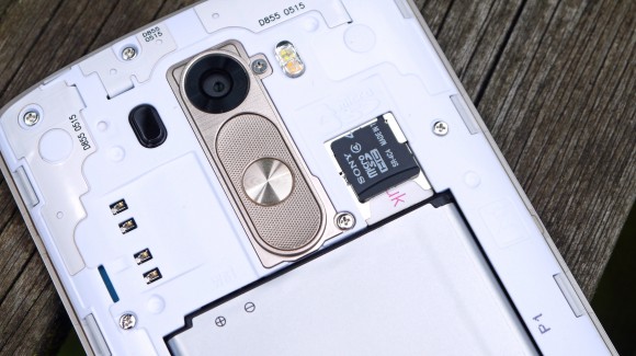 LG G3 vs HTC One M8 4