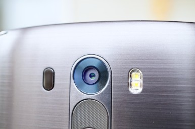 LG G3 vs HTC One M8 5