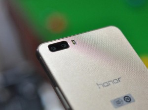 Huawei_Honor_6_Plus_3
