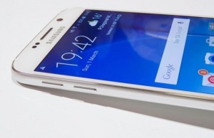 Samsung_Galaxy_S6_vs_HTC_One_M9_3